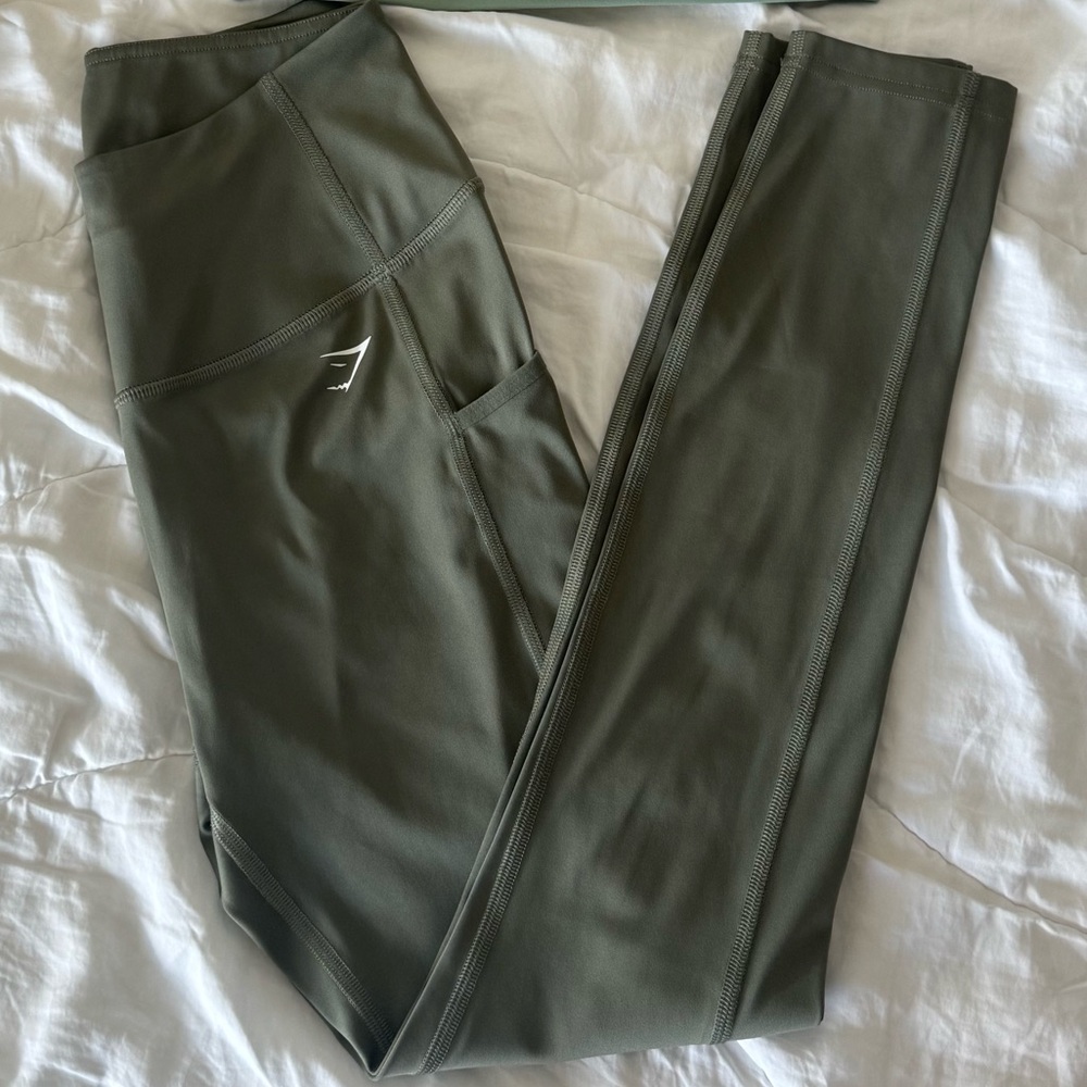 Gymshark Green High-Waisted Leggings with Pockets.